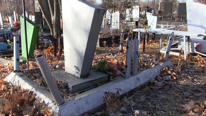 Житель Самарской области с кладбища демонтировал более 100 ограждений с мест захоронения
