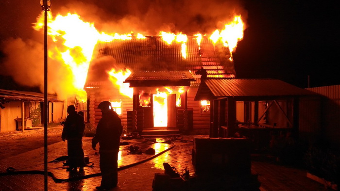 В Светлом пожаром уничтожена деревянная баня