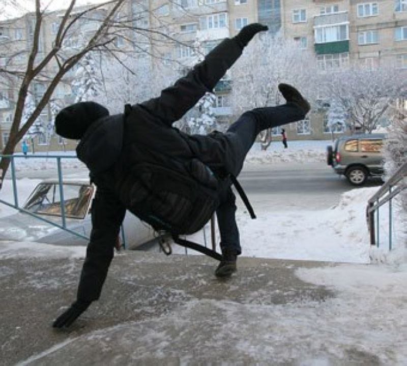 В Новотроицке мужчина поскользнулся на льду и получил травму головы