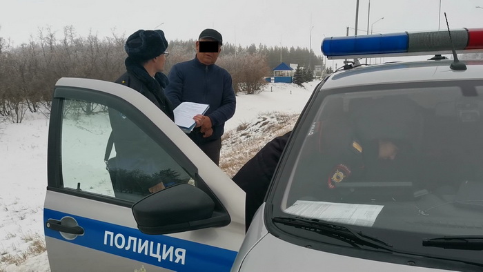 В Пономаревском районе водитель автомобиля «ВАЗ» пытался дать взятку сотруднику полиции