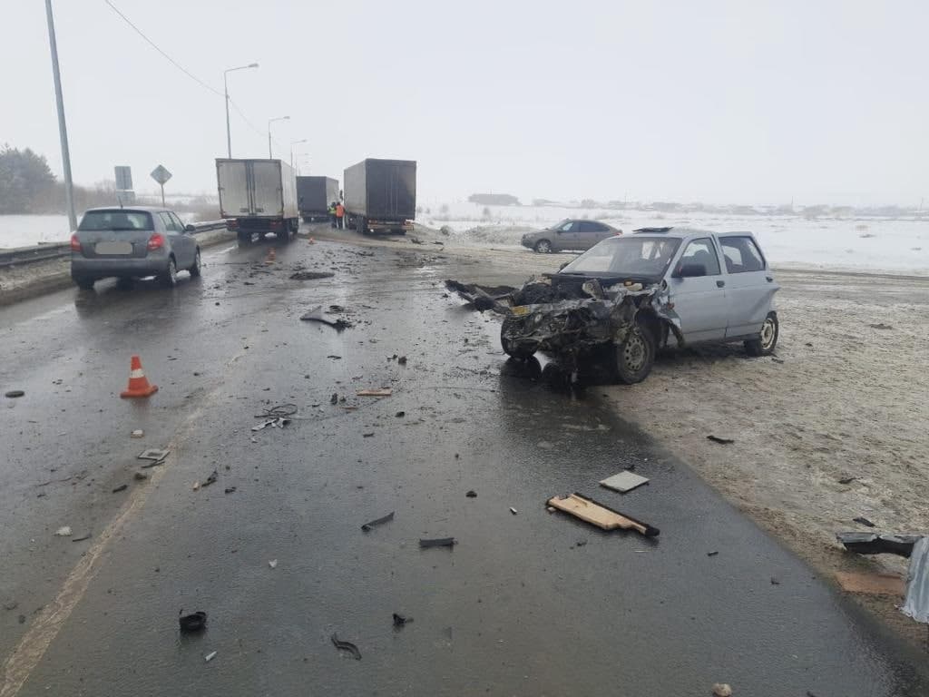На автомобильной дороге Уфа - Оренбург два водителя грузовиков сыграли в «футбол»