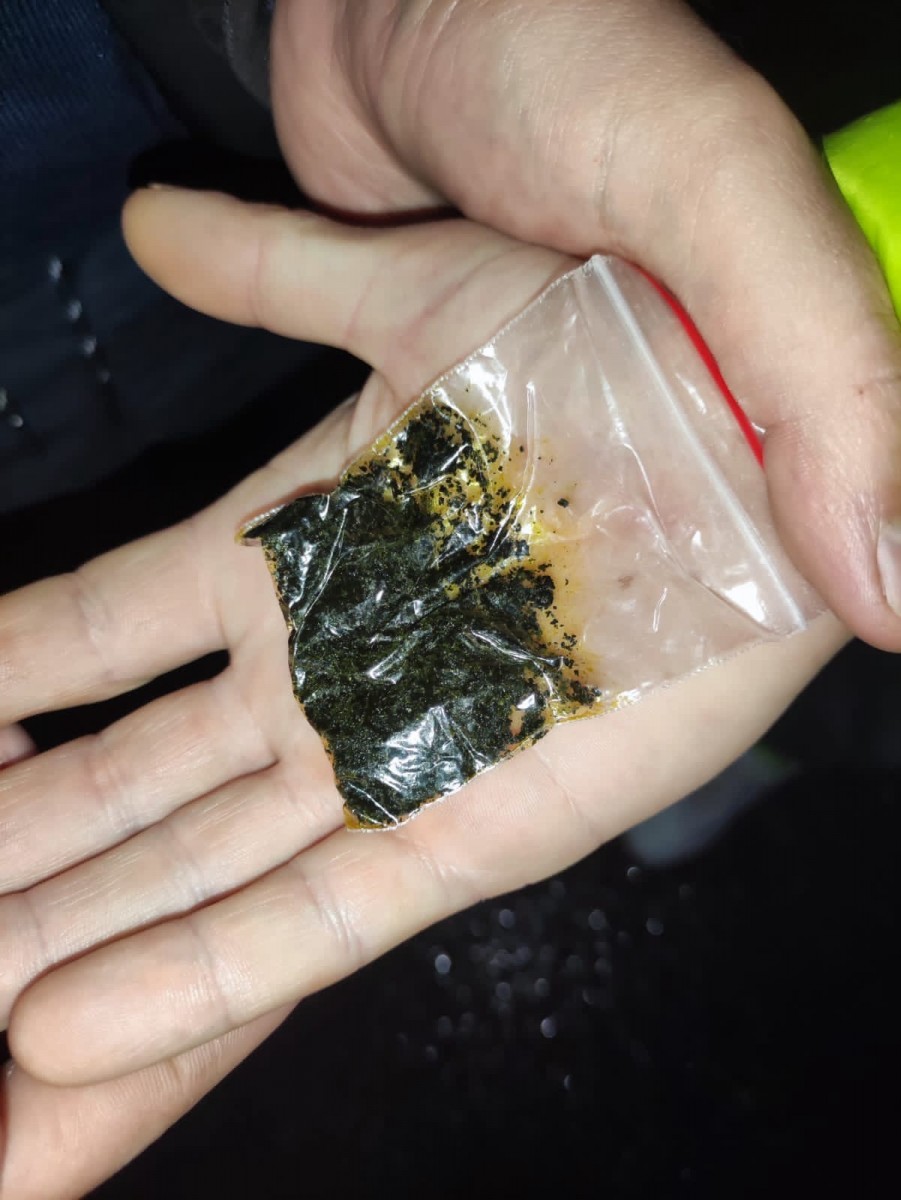 В Оренбурге участковые уполномоченные полиции с поличным задержали мужчину, у которого обнаружено наркотическое вещество   