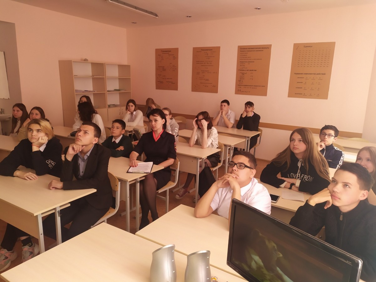 УНК УМВД России по Оренбургской области провели встречу со школьниками в Основной общеобразовательной школе №3