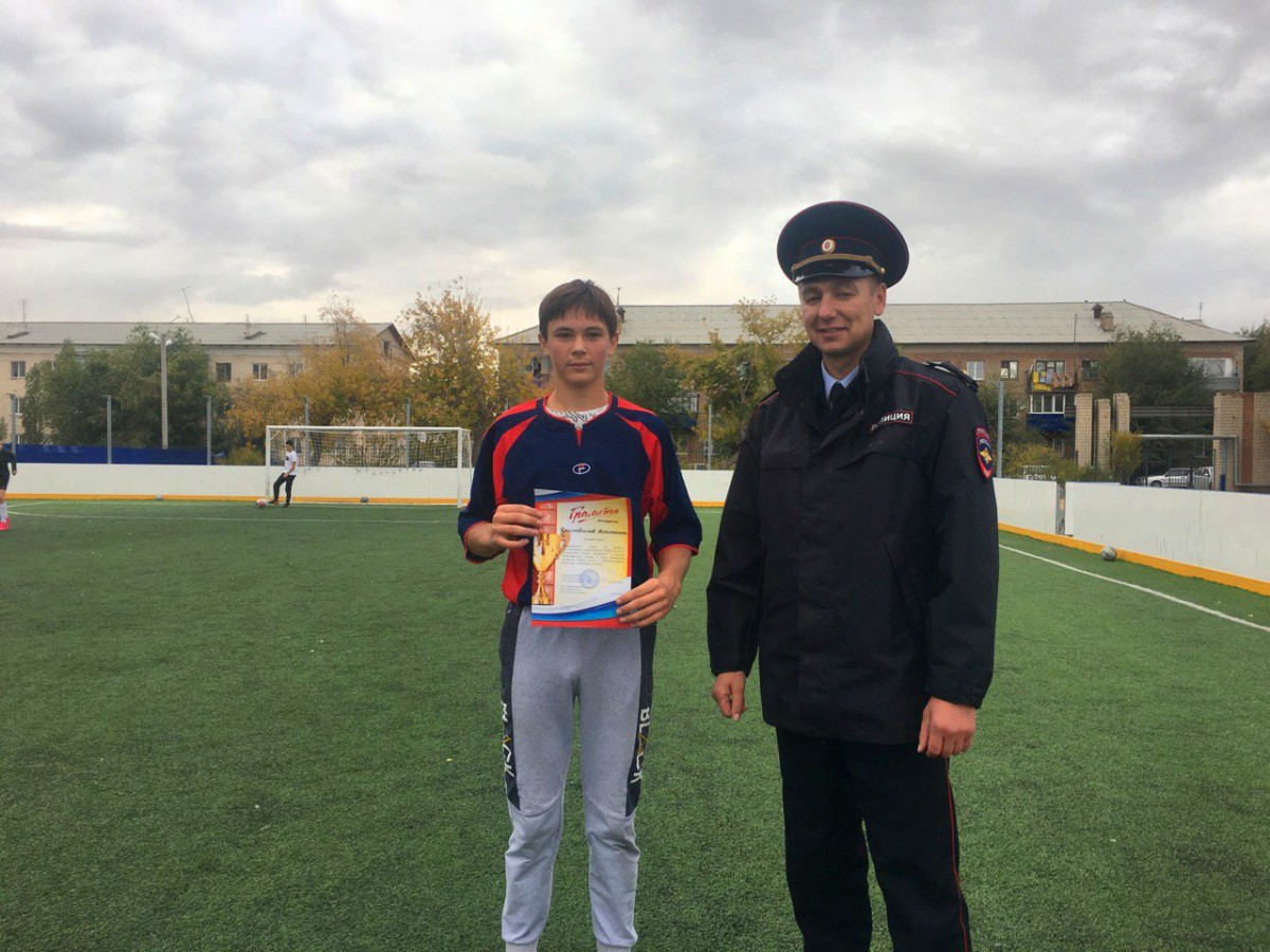 В Оренбургской области полицейские провели товарищеский матч по футболу со школьниками