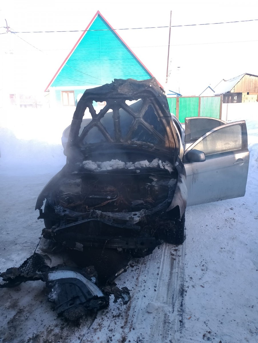 В Соль-Илецке полицейские выясняют причину возгорания автомобиля