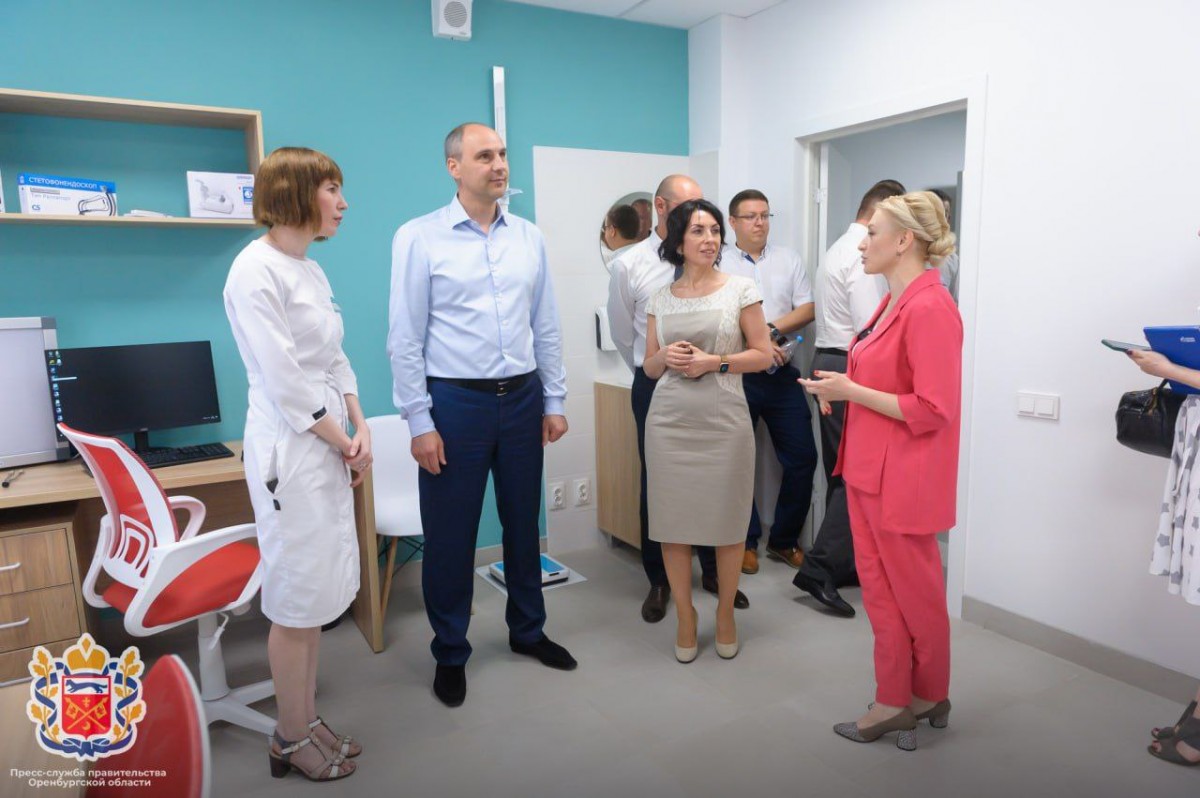 Денис Паслер посетил новую поликлинику в здании бывшей гостиницы «Баку»