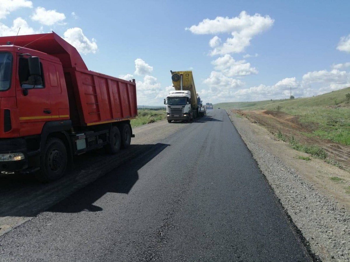 В Оренбуржье отремонтируют более 300 километров дорог