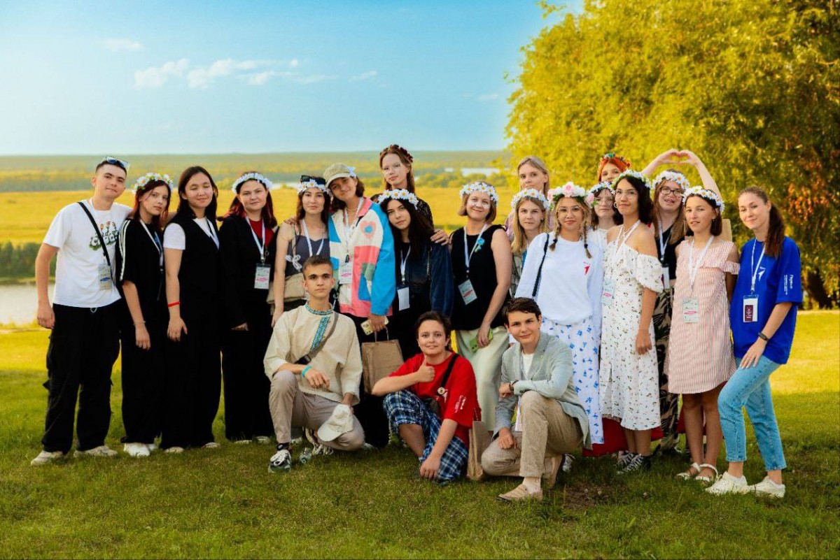 Оренбургские школьницы приняли участие в литературном пленэре «Движения первых» в Рязани