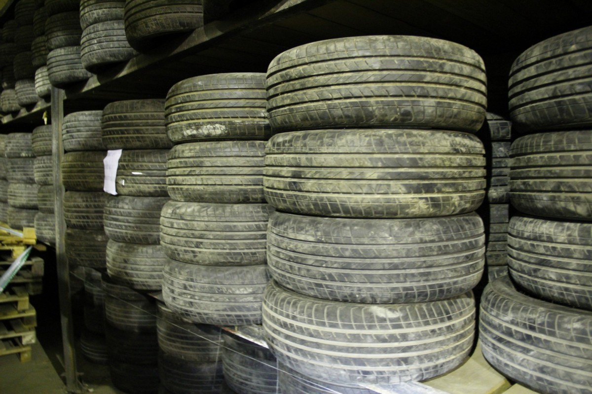 Оренбурские таможенники отправили конфискованные шины в зону СВО