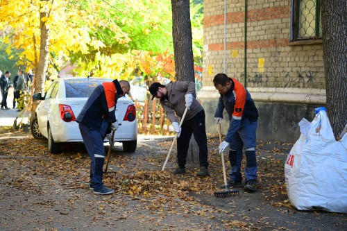Металлурги Уральской Стали навели чистоту на улицах Новотроицка