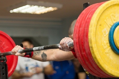 Вес почти в 4 раза больше собственного поднял оренбургский спортсмен в двоеборье