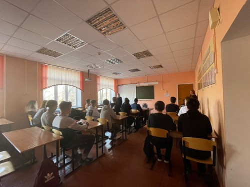 В Новотроицке сотрудники полиции побывали в гостях в политехническом колледже