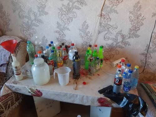 В Оренбурге у местной жительнице очередной раз изъяли контрафактный алкоголь