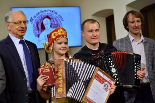 Оренбургская гармонистка блеснула талантом на Всероссийском конкурсе 