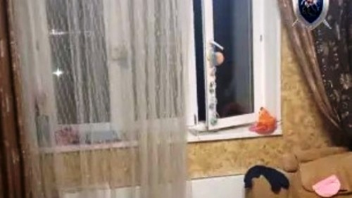 В Оренбурге из окна 9 этажа выпала девочка 