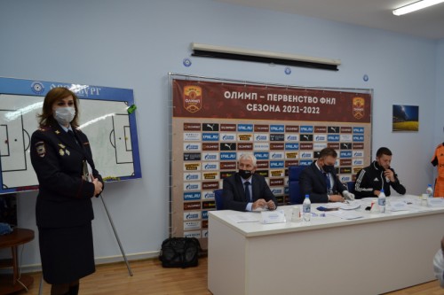 Оренбургские полицейские провели встречу с представителями футбольного клуба