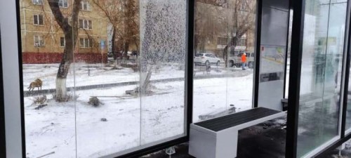В Оренбурге от рук вандалов пострадала «умная остановка»