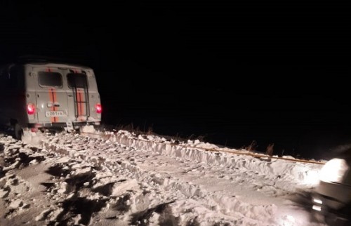 В Адамовском районе водители попали в снежный плен