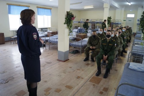 В Оренбурге наркополицейские побеседовали с военными 