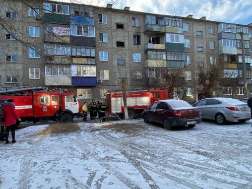Сотрудники полиции Орска помогли МЧС в спасении граждан во время пожара Сотрудники полиции Орска помогли МЧС в спасении граждан во время пожара