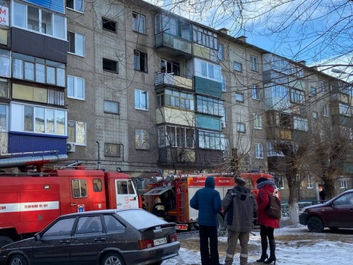 Сотрудники полиции Орска помогли МЧС в спасении граждан во время пожара Сотрудники полиции Орска помогли МЧС в спасении граждан во время пожара