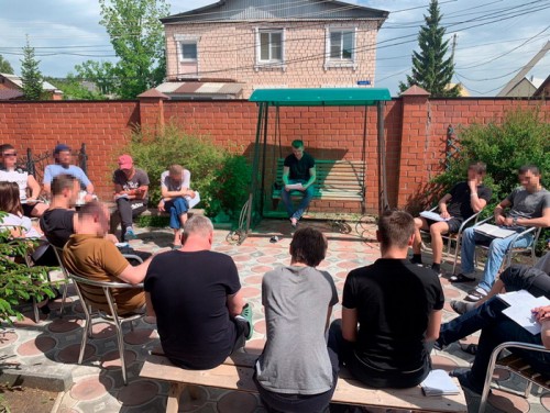 В Оренбурге сотрудники полиции накрыли работу центра по реабилитации алкоголиков и наркоманов