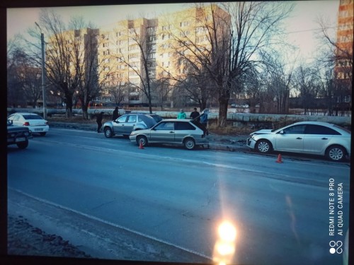 В Новотроицке произошло столкновение четырех автомобилей