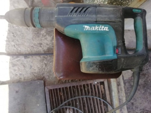 Сотрудники полиции Орска вернули отбойный молоток владельцу Сотрудники полиции Орска вернули отбойный молоток владельцу