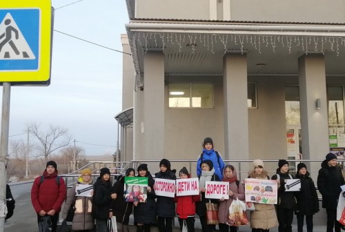 В Орске сотрудники полиции провели акцию «Автокресло –детям!»