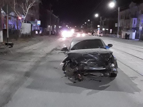 В Новотроицке водитель автомобилем «Киа Оптима» взял на таран Хендай Солярис» и «ВАЗ» В Новотроицке водитель автомобилем «Киа Оптима» взял на таран Хендай Солярис» и «ВАЗ»