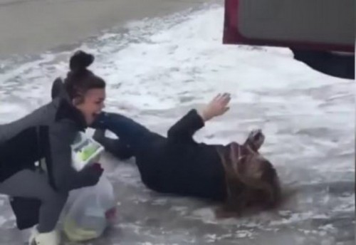 В Беляевском районе школьница поскользнулась на льду и сломала позвоночник