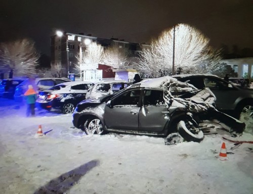 В Орске на улице Тагильской фура собрала четыре автомобиля В Орске на улице Тагильской фура собрала четыре автомобиля