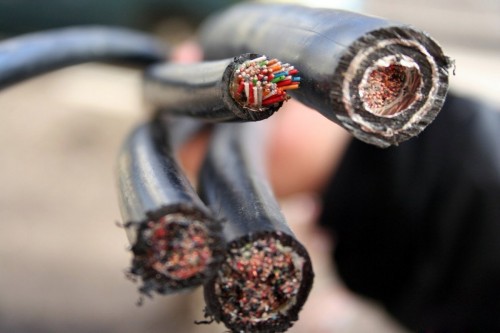 В Соль-Илецке Мужчина совершил кражу медного кабеля В Соль-Илецке Мужчина совершил кражу медного кабеля