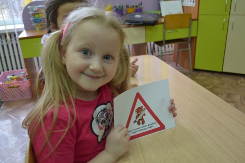 Дорожные полицейские побывали в гостях у дошколят Дорожные полицейские побывали в гостях у дошколят