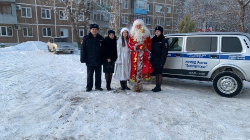 Общественный совет при МУ МВД России «Оренбургское» поздравил детей из нуждающихся семей