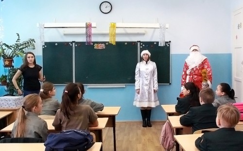 Сказочные персонажи посетили кадетские классы Росгвардии города Оренбурга