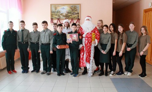 Сказочные персонажи посетили кадетские классы Росгвардии города Оренбурга