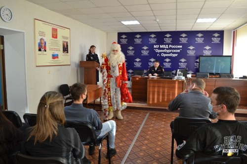 В Оренбурге сотрудники полиции наградили руководителей и участников регионального движения «Антидилер» В Оренбурге сотрудники полиции наградили руководителей и участников регионального движения «Антидилер»