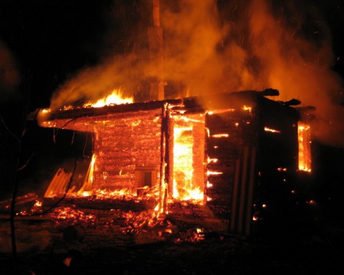 На улице Победы Сорочинска сгорела баня