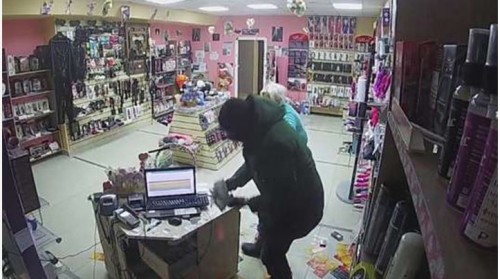 Житель Оренбурга в Москве ограбил магазин для взрослых