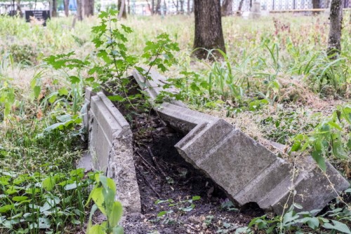 В Оренбурге мошенница похитила 23 надгробия у граждан