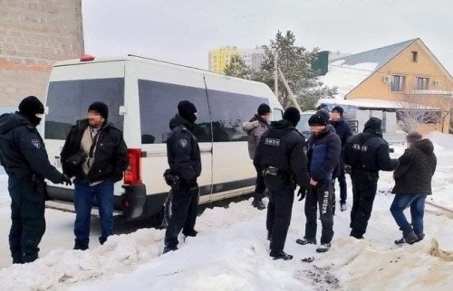 В Оренбурге 11 мигрантов задержали омоновцы 