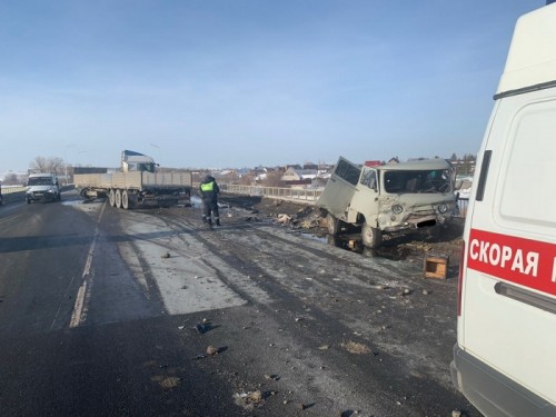 Под Оренбургом произошло столкновение автомобилей «МАН» и «УАЗ»