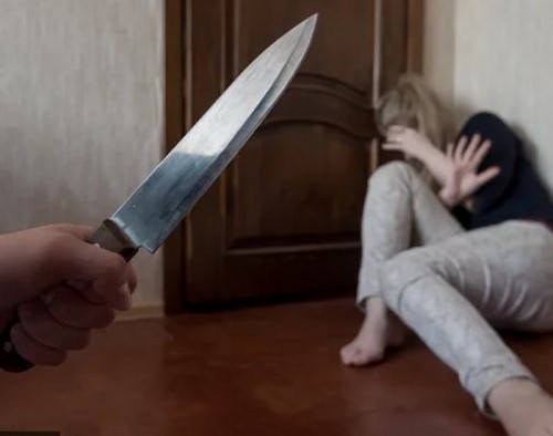 В Шарлыкском районе гость схватился за нож и выгнал хозяйку дома на улицу