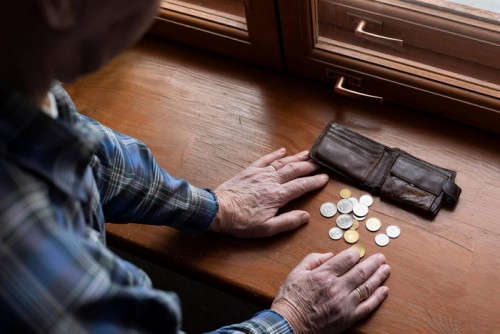 У сорочинского пенсионера мошенники похитили свыше 240 000 рублей
