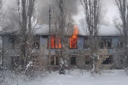 В Гайском городском неизвестные сожгли расселенный дом