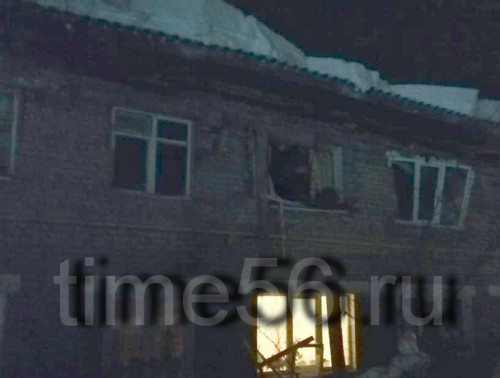 В Шарлыке под тяжестью снега произошло обрушение крыши и разрушение дома В Шарлыке под тяжестью снега произошло обрушение крыши и разрушение дома