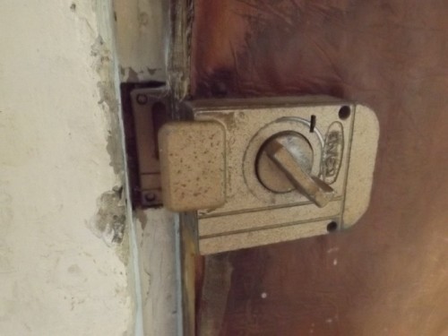 В Адамовском районе мужчина украл у соседки чугунные трубы, ванну и водяной счетчик