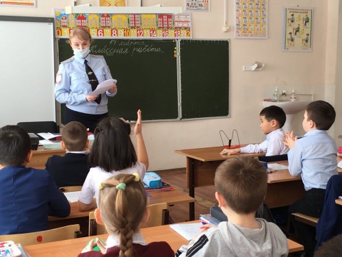 Сотрудники госавтоинспекции соль-илецкого городского округа провели акцию «автокресло – детям!» Сотрудники госавтоинспекции соль-илецкого городского округа провели акцию «автокресло – детям!»