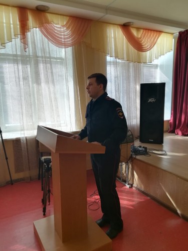 Сотрудник ОНК МУ МВД России «Оренбургское» провел правовой час со студентами колледжа сервиса областного центра